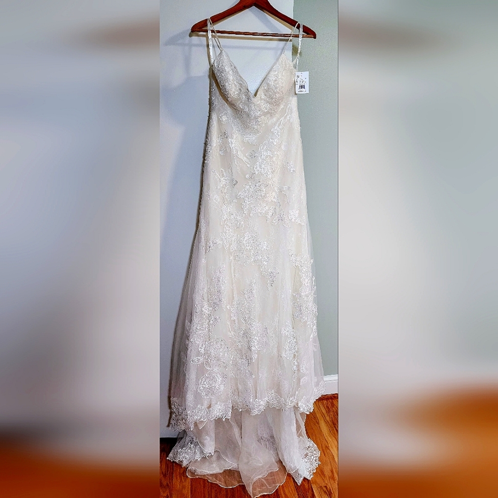 NWT David's Bridal Size 12 Ivory Wedding Dress